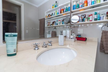 Apartamento à venda com 171m², 4 quartos e 3 vagas Apartamento à venda com 171m², 4 quartos e 3 vagasBanheiro da Suíte 1