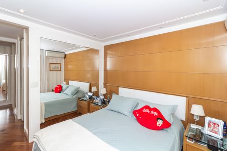 Apartamento à venda com 171m², 4 quartos e 3 vagas Apartamento à venda com 171m², 4 quartos e 3 vagasSuíte 1