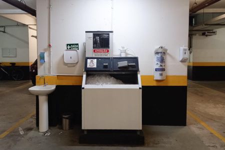 Apartamento à venda com 171m², 4 quartos e 3 vagas Apartamento à venda com 171m², 4 quartos e 3 vagasMáquina de Gelo