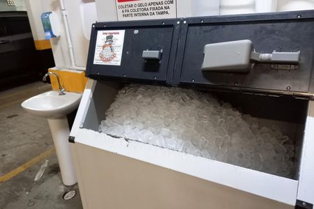 Apartamento à venda com 171m², 4 quartos e 3 vagas Apartamento à venda com 171m², 4 quartos e 3 vagasMáquina de Gelo