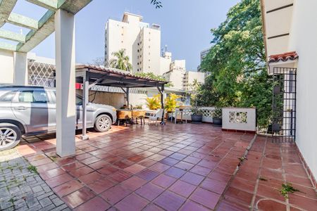 Casa à venda com 350m², 3 quartos e 5 vagasQuintal