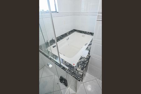 Casa à venda com 235m², 3 quartos e 5 vagasBanheiro da Suíte 1