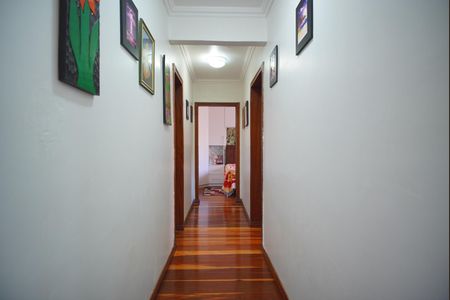 Apartamento à venda com 60m², 2 quartos e 2 vagasCorredor Quartos