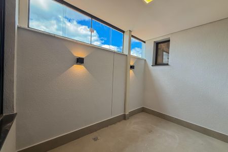 Apartamento à venda com 97m², 2 quartos e 2 vagasVaranda