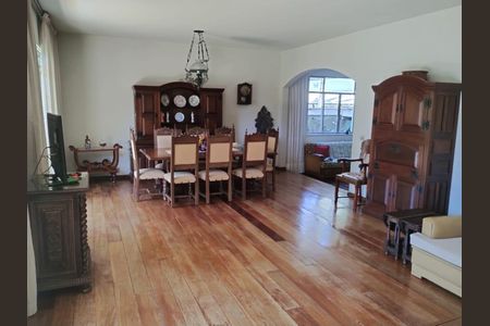 Casa à venda com 519m², 5 quartos e 5 vagas