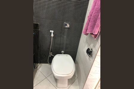 Casa de condomínio para alugar com 240m², 3 quartos e 2 vagasBanheiro 2