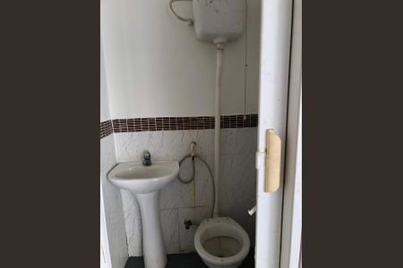 Casa de condomínio para alugar com 240m², 3 quartos e 2 vagasBanheiro de Serviço