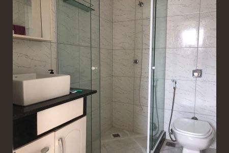 Casa de condomínio para alugar com 240m², 3 quartos e 2 vagasBanheiro