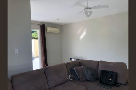 Casa de condomínio para alugar com 240m², 3 quartos e 2 vagasSala