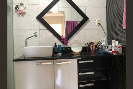 Casa de condomínio para alugar com 240m², 3 quartos e 2 vagasBanheiro 2