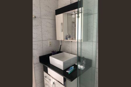 Casa de condomínio para alugar com 240m², 3 quartos e 2 vagasBanheiro