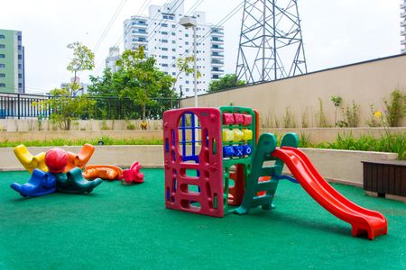 Apartamento à venda com 118m², 3 quartos e 4 vagas Apartamento à venda com 118m², 3 quartos e 4 vagasÁrea comum - Playground
