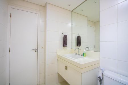 Apartamento à venda com 118m², 3 quartos e 4 vagas Apartamento à venda com 118m², 3 quartos e 4 vagasBanheiro social