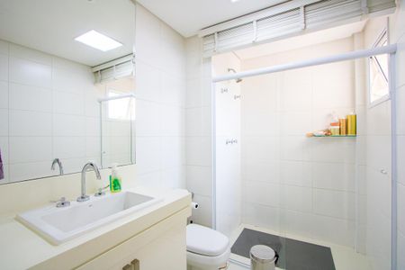 Apartamento à venda com 118m², 3 quartos e 4 vagas Apartamento à venda com 118m², 3 quartos e 4 vagasBanheiro social