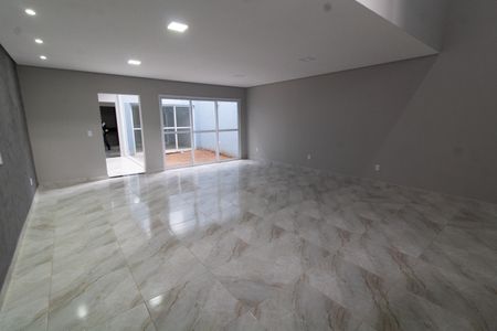SALA de casa para alugar com 2 quartos, 162m² em Parque São Quirino, Campinas