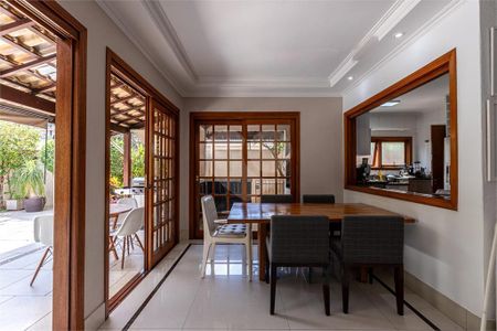 Casa à venda com 390m², 4 quartos e 4 vagas