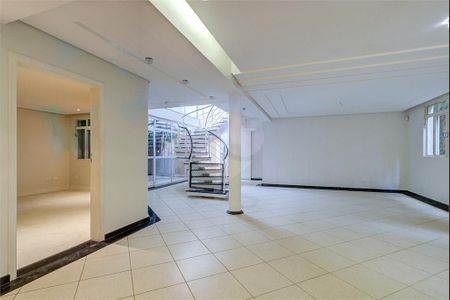 Casa à venda com 454m², 5 quartos e 4 vagas
