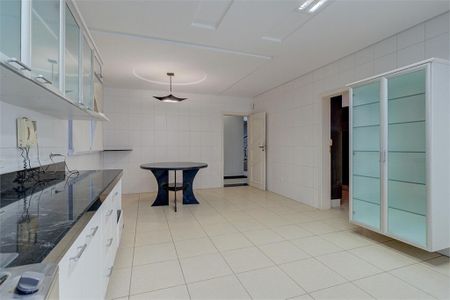 Casa à venda com 454m², 5 quartos e 4 vagas