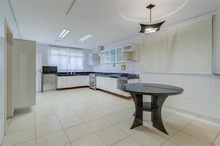 Casa à venda com 454m², 5 quartos e 4 vagas