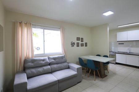 Casa de condomínio à venda com 55m², 2 quartos e 2 vagasSala