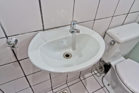 Apartamento à venda com 55m², 2 quartos e 1 vaga Apartamento à venda com 55m², 2 quartos e 1 vagaBanheiro