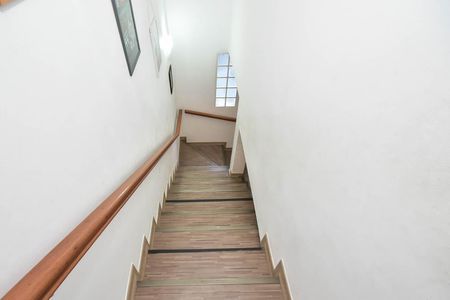 Casa de condomínio à venda com 100m², 3 quartos e 2 vagasEscada