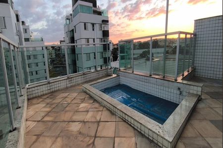 Apartamento à venda com 218m², 4 quartos e 4 vagas