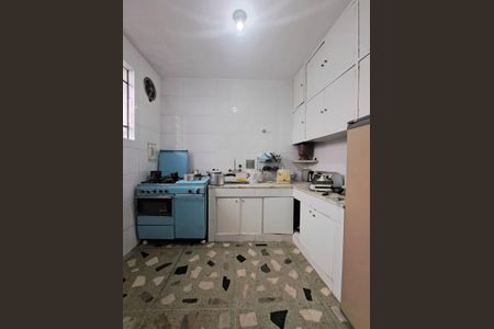 Casa à venda com 360m², 4 quartos e 4 vagas Casa à venda com 360m², 4 quartos e 4 vagasCozinha