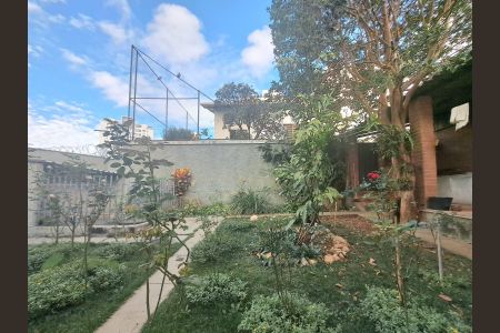 Casa à venda com 360m², 4 quartos e 4 vagas Casa à venda com 360m², 4 quartos e 4 vagasÁrea Externa