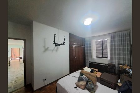Casa à venda com 360m², 4 quartos e 4 vagas Casa à venda com 360m², 4 quartos e 4 vagasSuíte