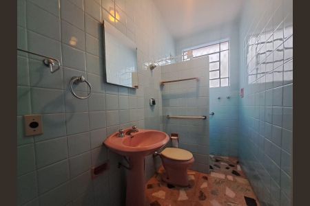 Casa à venda com 360m², 4 quartos e 4 vagas Casa à venda com 360m², 4 quartos e 4 vagasBanheiro da Suíte