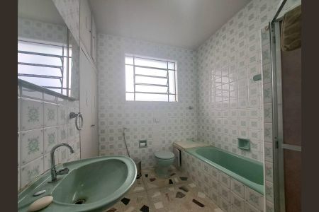 Casa à venda com 360m², 4 quartos e 4 vagas Casa à venda com 360m², 4 quartos e 4 vagasBanheiro Social