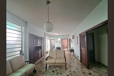 Casa à venda com 360m², 4 quartos e 4 vagas Casa à venda com 360m², 4 quartos e 4 vagasSala