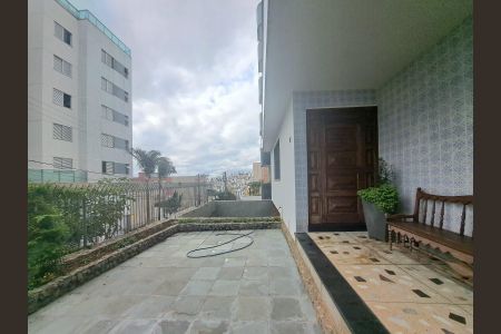 Casa à venda com 360m², 4 quartos e 4 vagas Casa à venda com 360m², 4 quartos e 4 vagasÁrea Externa