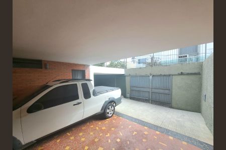 Casa à venda com 360m², 4 quartos e 4 vagas Casa à venda com 360m², 4 quartos e 4 vagasÁrea Externa