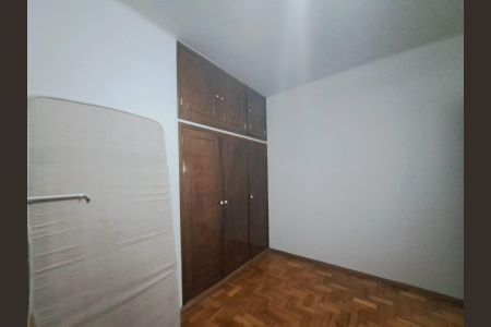 Casa à venda com 360m², 4 quartos e 4 vagas Casa à venda com 360m², 4 quartos e 4 vagasQuarto