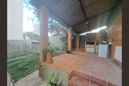 Casa à venda com 360m², 4 quartos e 4 vagas Casa à venda com 360m², 4 quartos e 4 vagasÁrea Externa