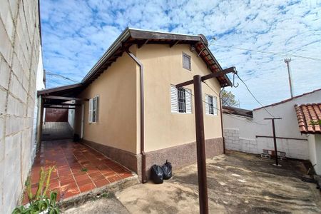 Casa à venda com 98m², 3 quartos e 3 vagas Casa à venda com 98m², 3 quartos e 3 vagasFachada Fundos