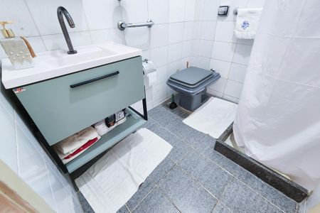 Apartamento à venda com 52m², 2 quartos e 1 vaga Apartamento à venda com 52m², 2 quartos e 1 vagaBanheiro Social