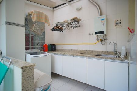 Casa à venda com 240m², 3 quartos e 4 vagasÁrea de Serviço