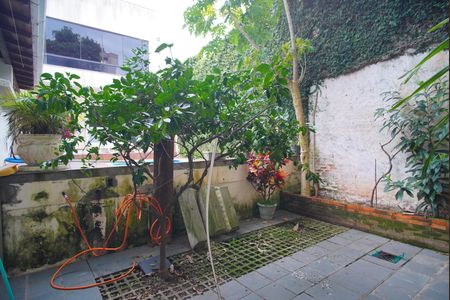 Casa à venda com 240m², 3 quartos e 4 vagasQuintal