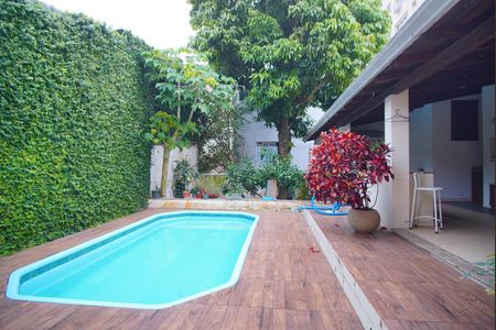 Casa à venda com 240m², 3 quartos e 4 vagasPiscina