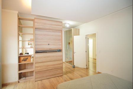 Casa à venda com 240m², 3 quartos e 4 vagasSuíte 1