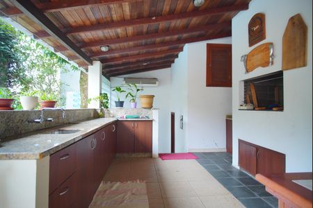 Casa à venda com 240m², 3 quartos e 4 vagasChurrasqueira