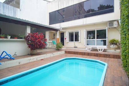 Casa à venda com 240m², 3 quartos e 4 vagasFachada Fundos da Casa