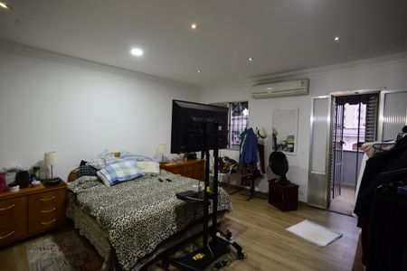 Casa à venda com 170m², 4 quartos e 2 vagasQuarto