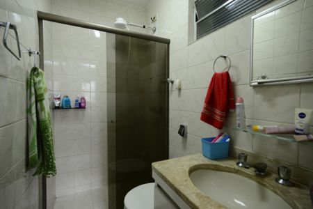 Casa à venda com 170m², 4 quartos e 2 vagasBanheiro