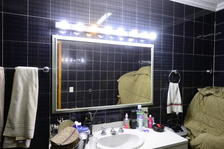 Casa à venda com 170m², 4 quartos e 2 vagasBanheiro