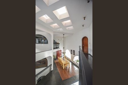 Casa à venda com 541m², 4 quartos e 2 vagas Casa à venda com 541m², 4 quartos e 2 vagasHall dos Quartos