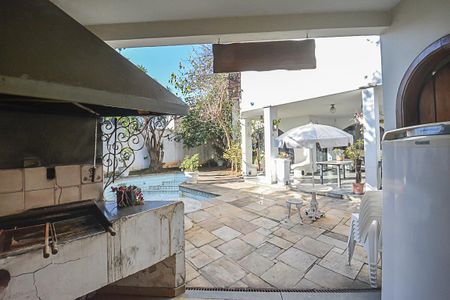 Casa à venda com 541m², 4 quartos e 2 vagas Casa à venda com 541m², 4 quartos e 2 vagasChurrasqueira